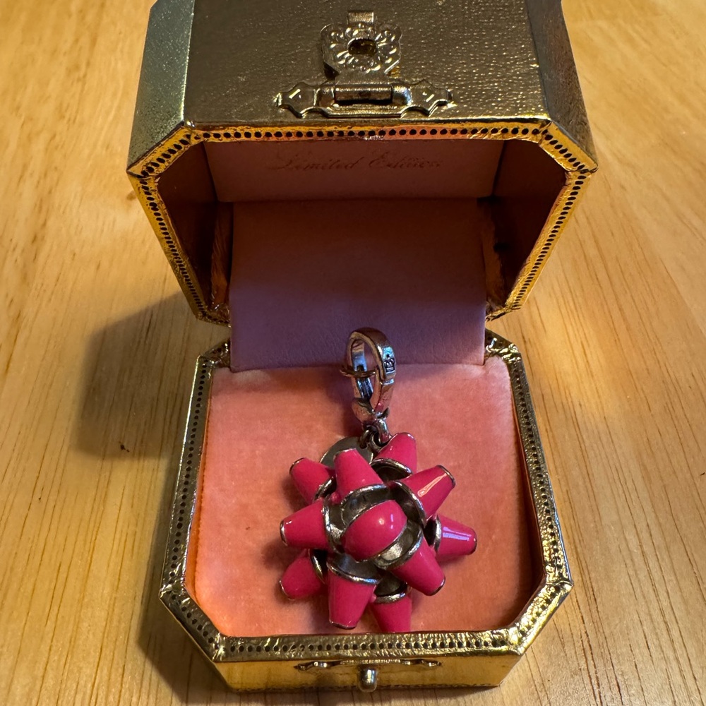 Juicy Couture limited edition 2010 pink holiday bow charm for bracelet vintage
